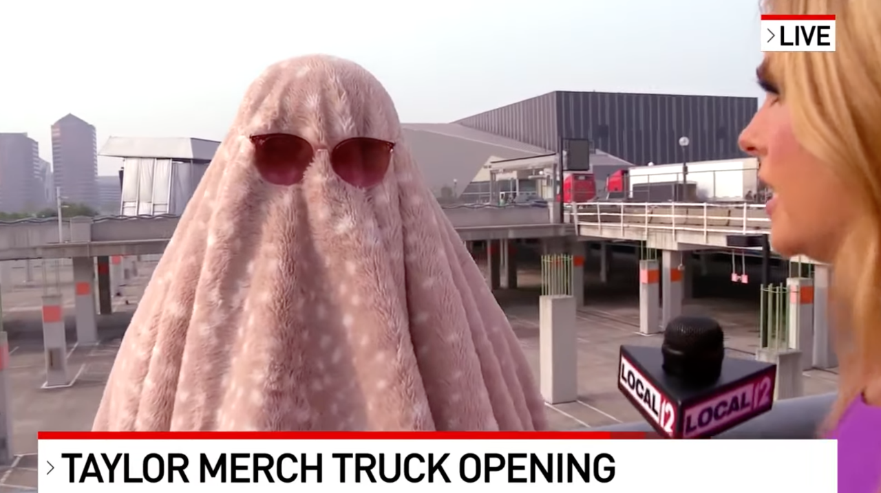 Taylor Swift歌迷包到冚詐病！射波買演唱會紀念品！搞怪造型笑翻網友！