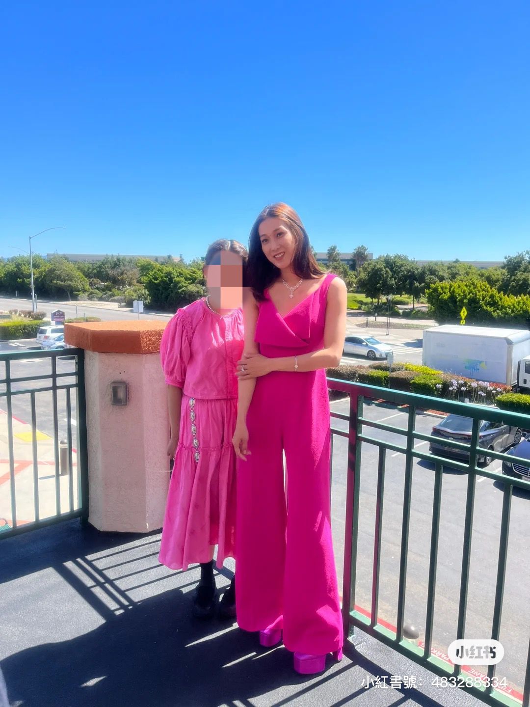 39歲鍾嘉欣被粉絲街頭捕獲！零濾鏡生圖狀態極佳！反擊「耍大牌」傳聞！