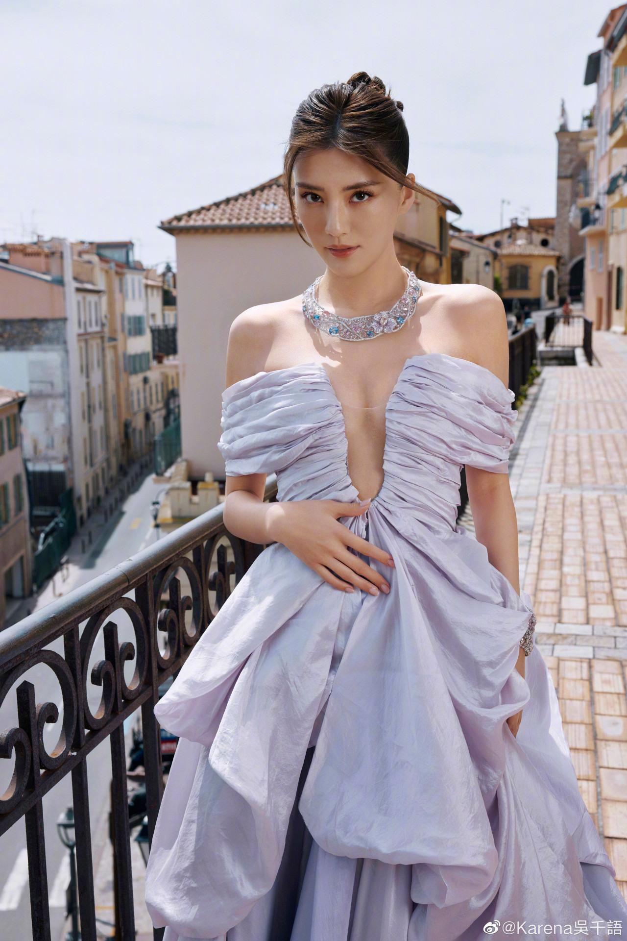 29歲吳千語生圖曝光真實身材！肚腩不慎現形！網民嘲諷：肚子都是脂肪！