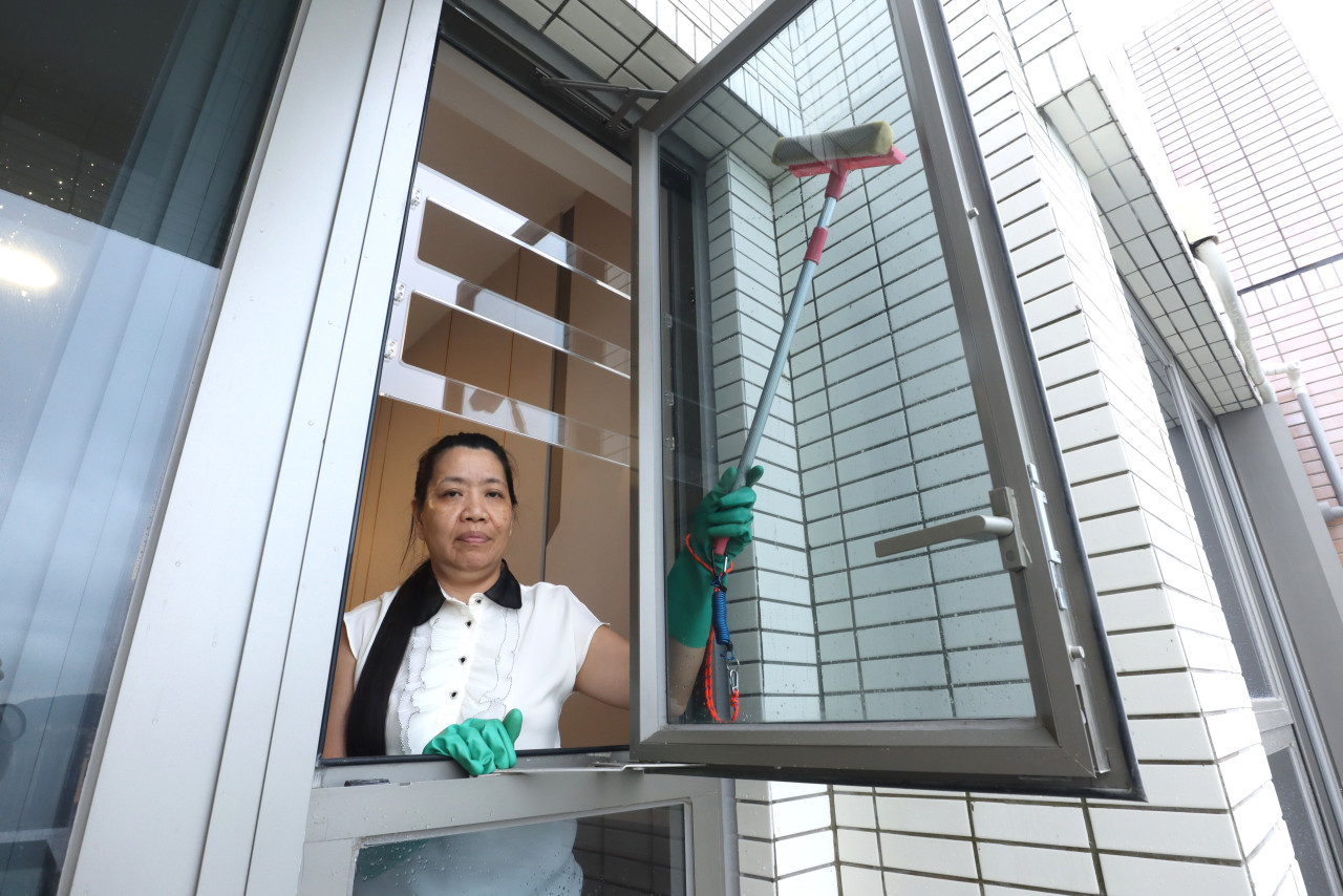 抹窗唔使搵命搏！ 家務助理教：清潔3部曲+安全貼士 | UHK 港生活