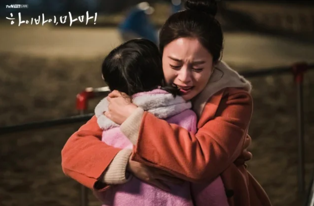 小朋友玩迪士尼小小世界跌落水！所有乘客被迫步行離場！網民怪責家長「咁做」累街坊！