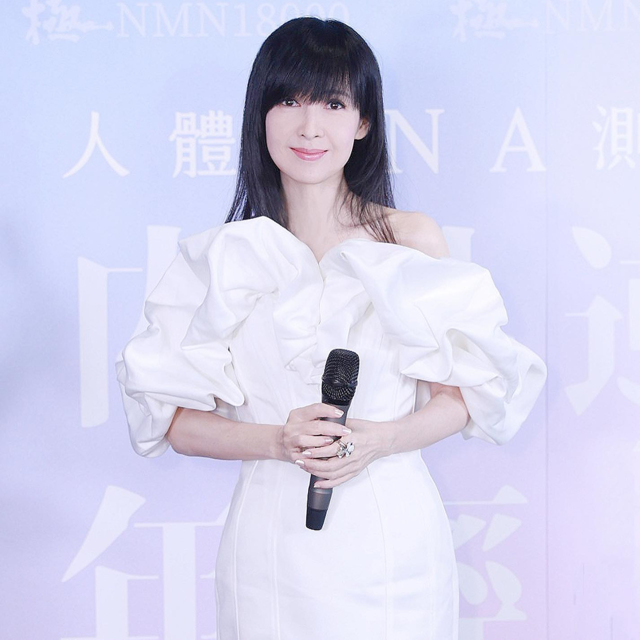 55歲「玉女掌門人」周慧敏凍齡有道！30年無變化！氣質不輸當年！