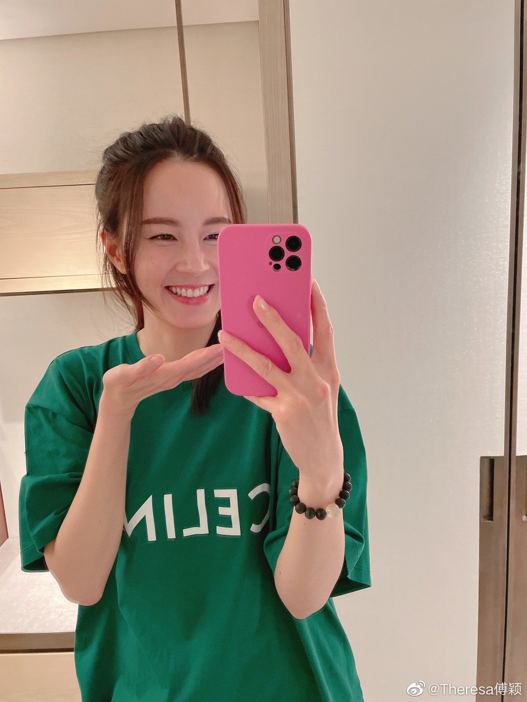 38歲傅穎Theresa回港探親近照再變靚！五官越見精緻！7字回應網民間尺鼻批評！