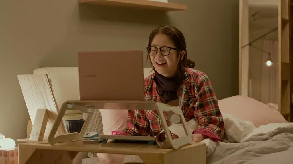 23歲少女墊高枕頭小睡後癱瘓中風！半身動彈不得！消委會授選購枕頭4大要點！