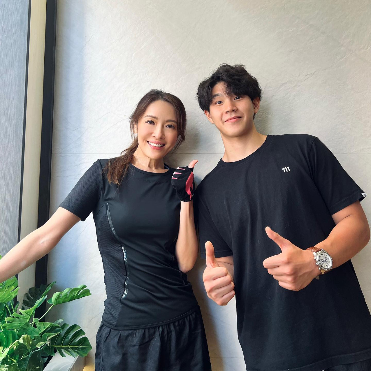 向海嵐更衣室自拍影相！ 48歲仍擁超凍齡BB肌！網民：你再選仍是冠軍！