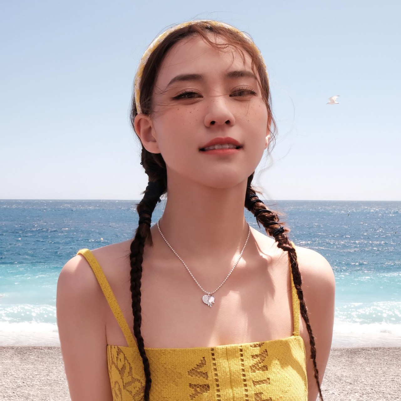 32歲何超蓮婚後首度大解放！法國海邊曬身材！裸色泳衣震撼眼球！