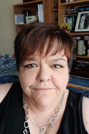 女子穿鋼圈內衣割傷胸部！感染「食肉菌」昏迷8日！做切除乳房手術保命！