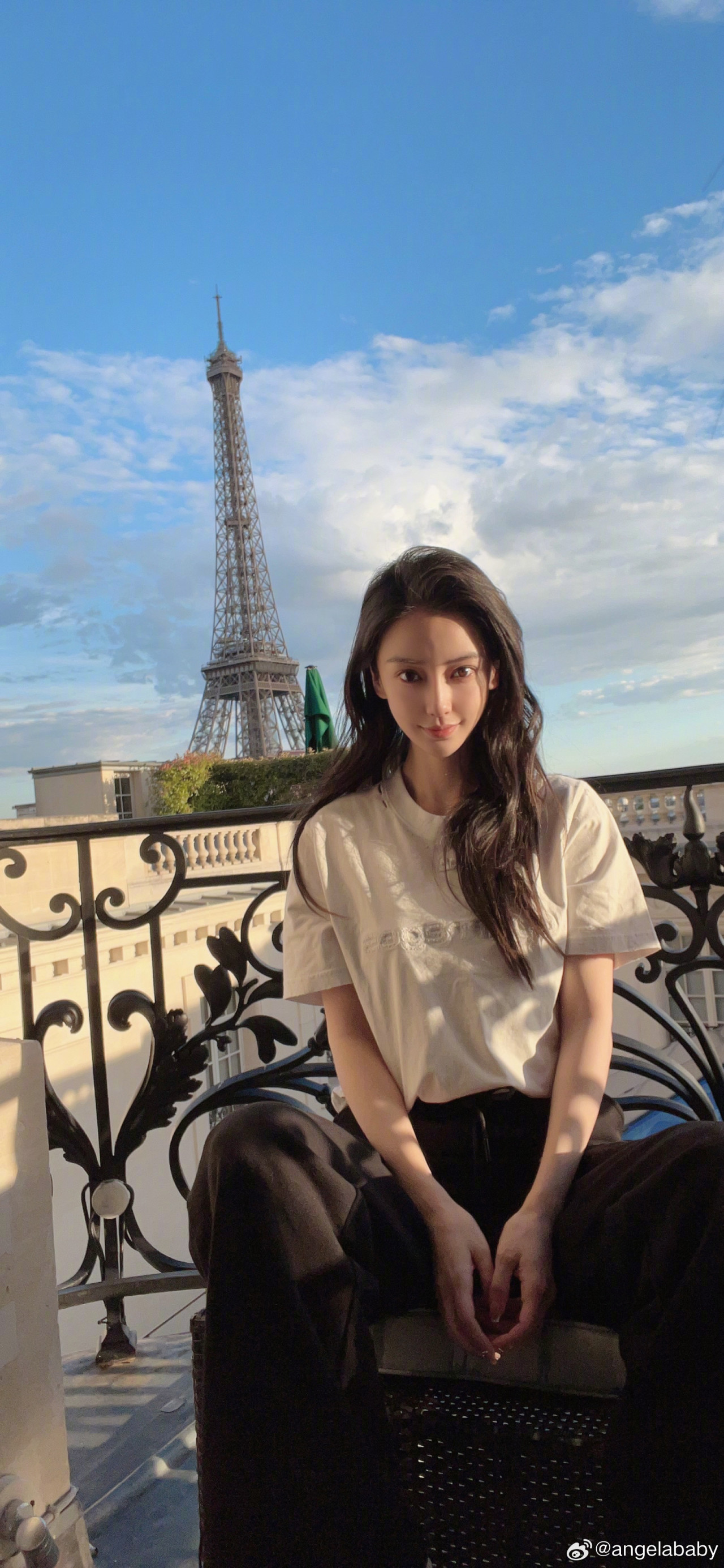 Angelababy素顏著比基尼跳海畫面被瘋傳！大曬火辣身材馬甲線！網民激讚：根本美人魚！