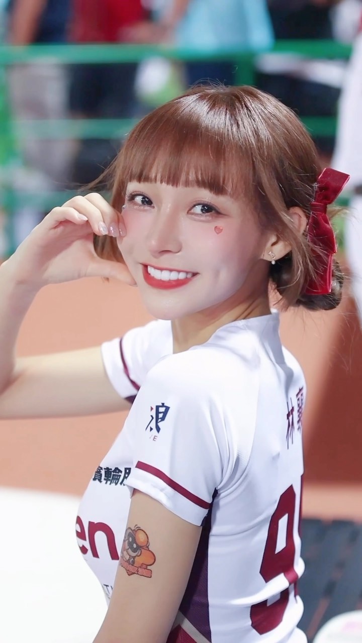 啦啦隊女神林襄默認戀上同隊21歲小鮮肉球員！球迷超傷心：「唔係話唔可以同球員拍拖咩？！」