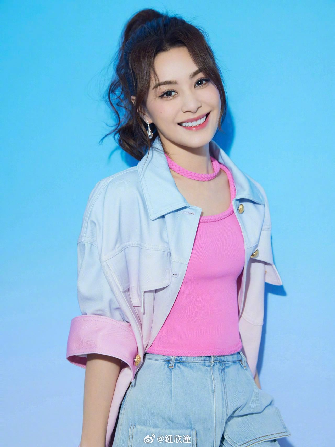 43歲阿嬌Cosplay紅髮芭比惹熱議！回復顏值巔峰！激靚似真人Barbie！