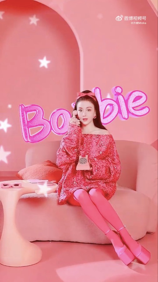 36歲方媛cosplay真人版Barbie！童顏樣完美駕馭少女穿搭！網民激讚：毫無違和感！