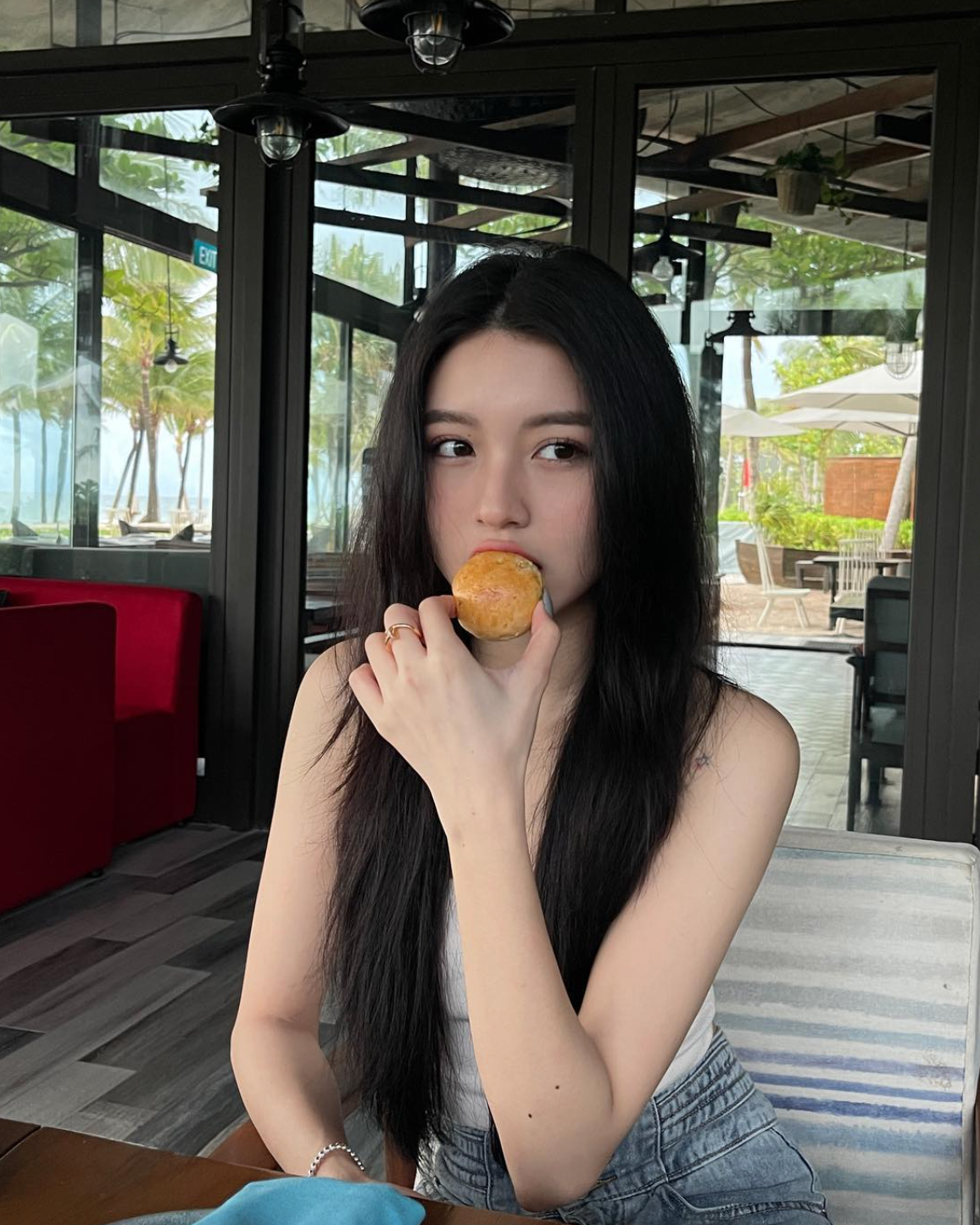 23歲網紅Bau Krysie獲封「越南張員瑛」！外貌氣質激似！勇敢認出櫃！