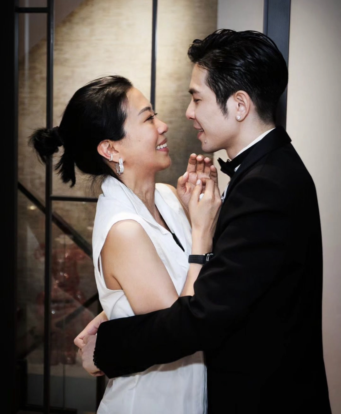 細數5對娛樂圈經典忘年姊弟戀！蕭敬騰Summer/林志玲AKIRA修成正果！