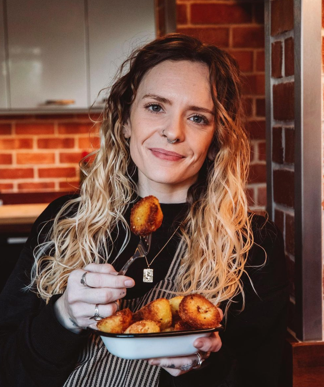 女子患罕見病終身無法進食！胃功能癱瘓瘦至25KG！堅持烹飪夢成為廚師！