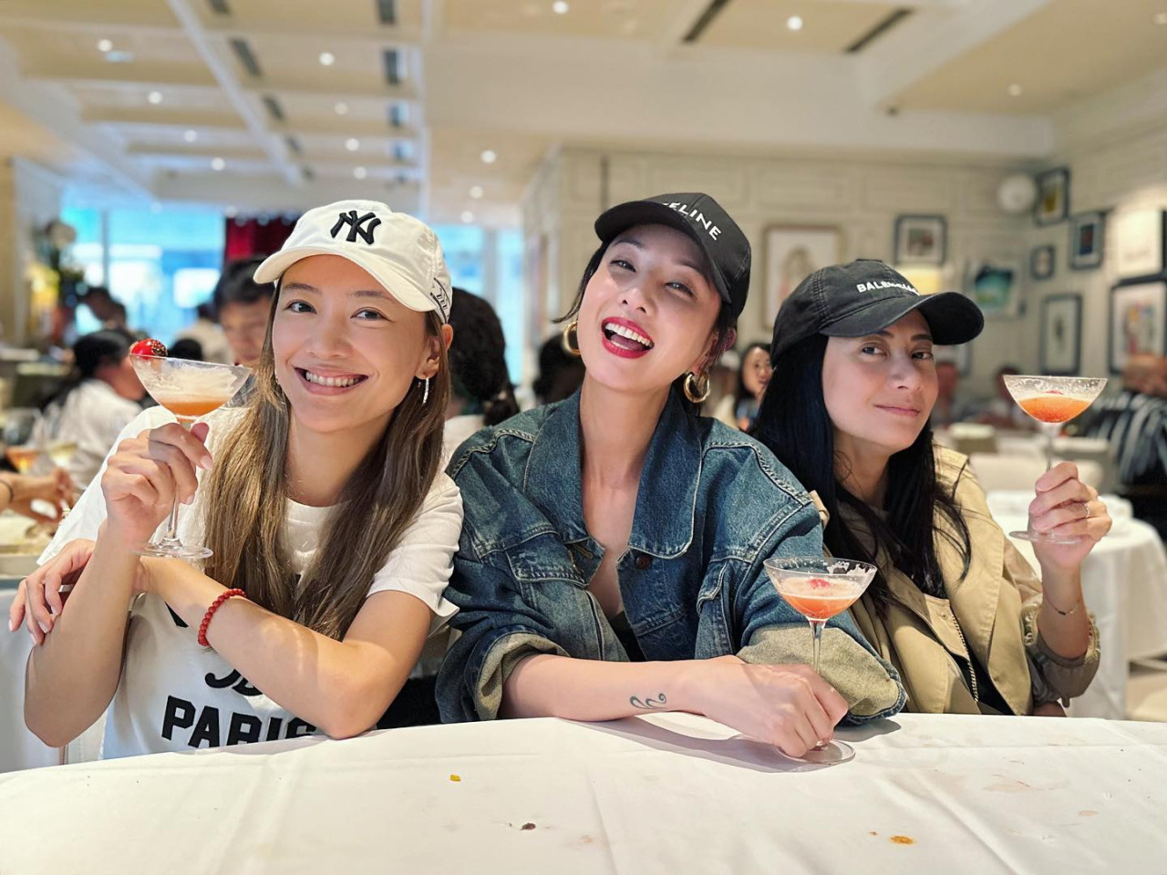 凍齡靚媽Yumiko應采兒聚餐合照曝光！10歲Jasper、8歲梁浸浸越大越唔同樣！