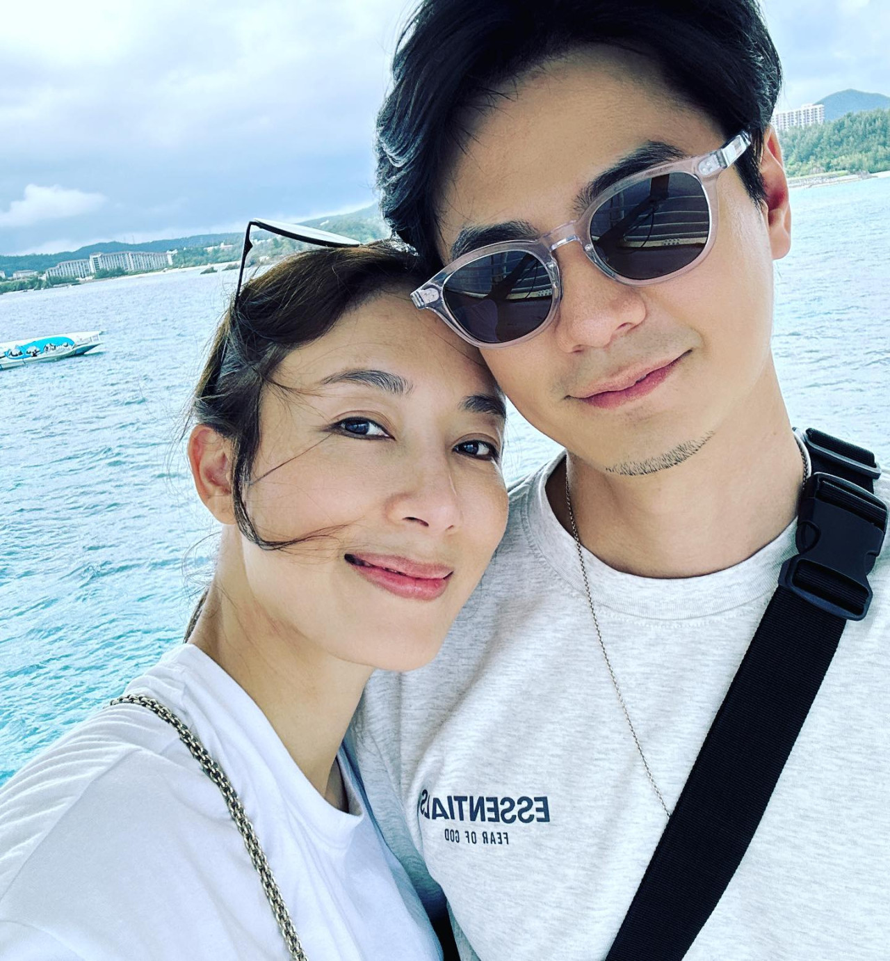 楊茜堯44歲生日驚現容貌進化！下巴被指愈來愈長？「小珍珠」可愛模樣曝光！