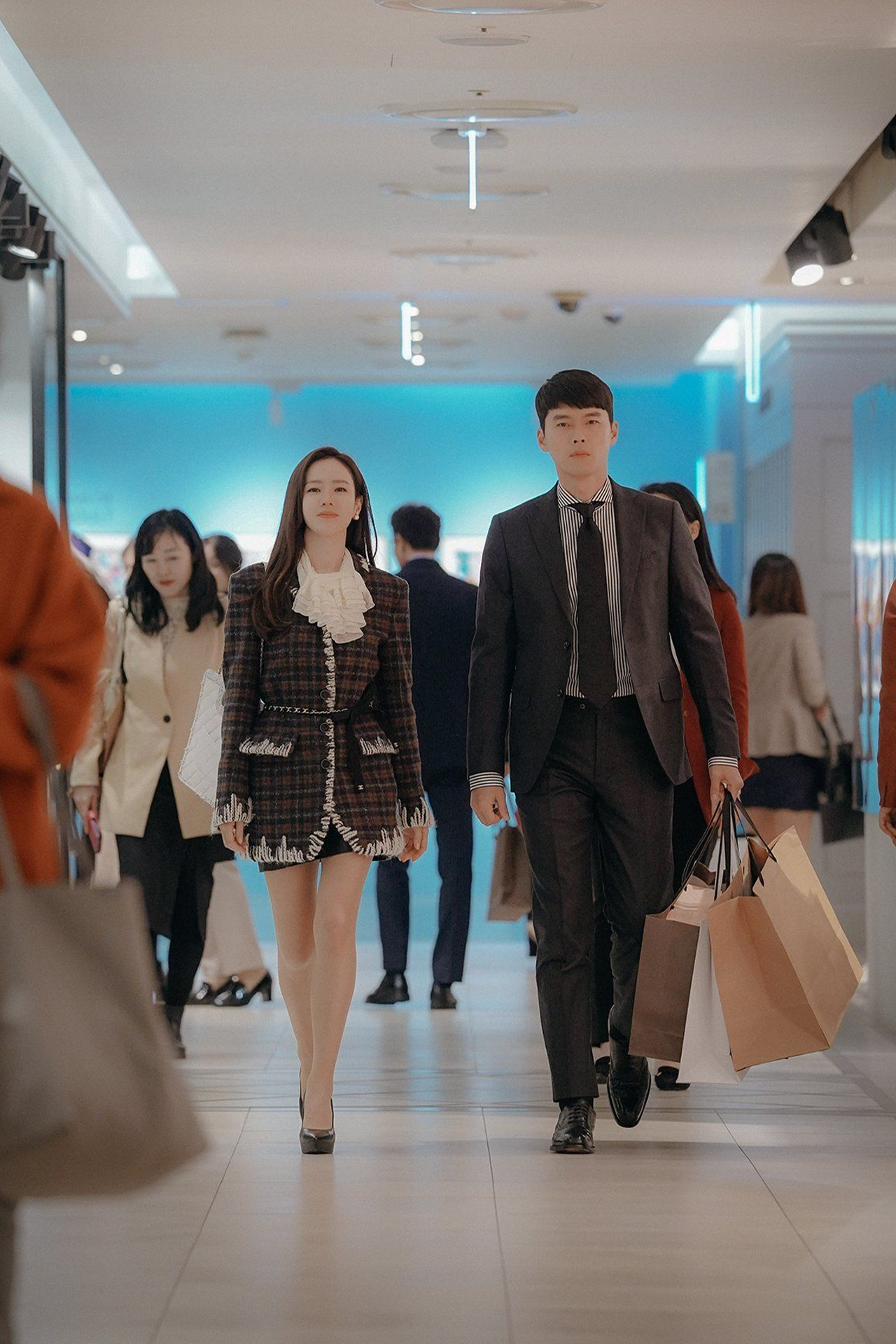 港女一身UNIQLO行名店遭差別待遇！SA「1個」行為港女大鬧：「惡過街市阿姐」！