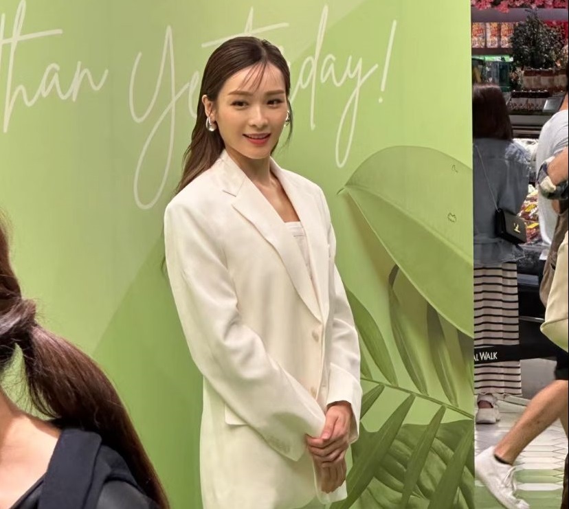 40歲李佳芯超級市場被野生捕獲！完美超近鏡側面！零濾鏡路人原圖曝光！