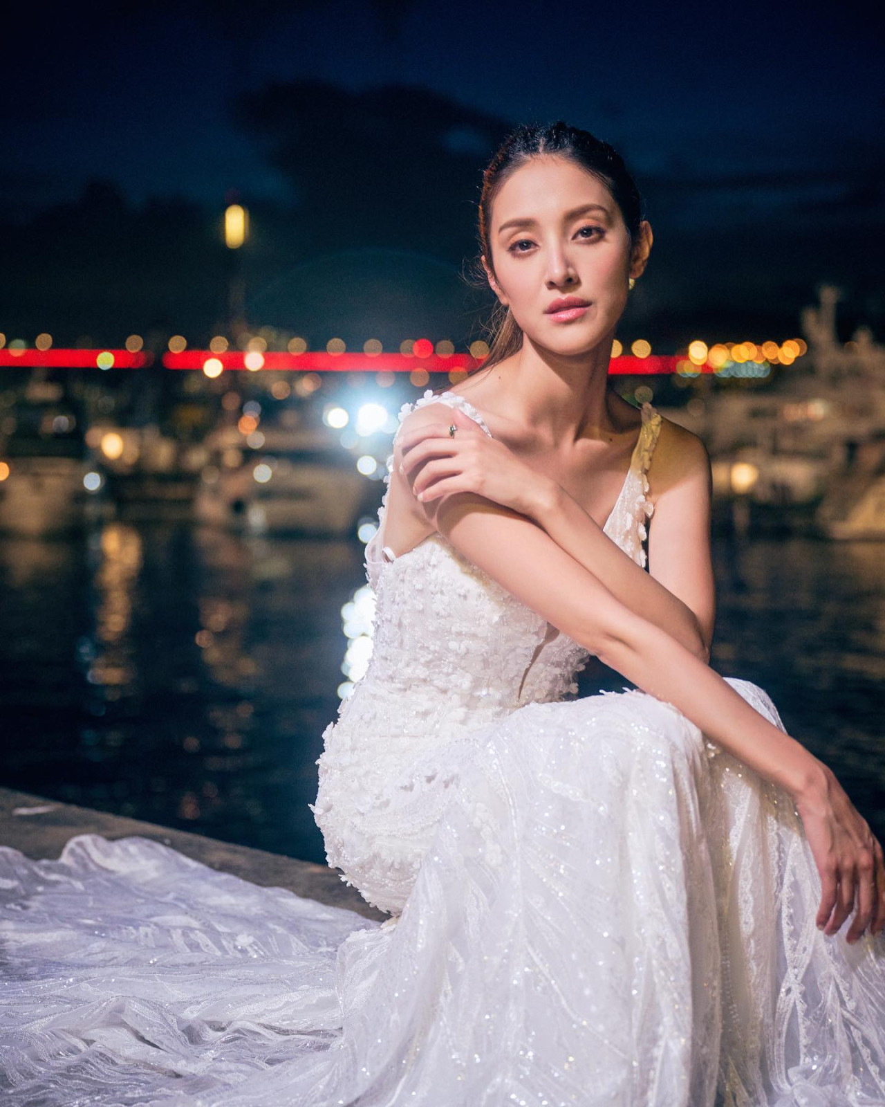 陳凱琳著長裙欠肉地險走光！三孩之母打扮火辣！過瘦身材再惹擔憂！