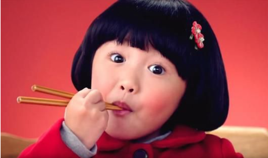 「美心妹妹」楊鎧凝Celine盛裝出席時裝騷！抹胸粉色長裙滲少女味！網民認不出！