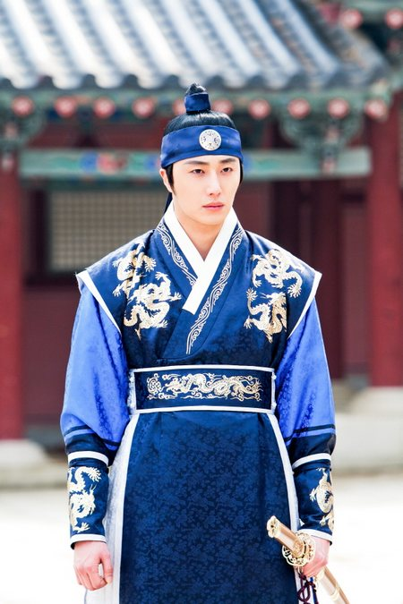 韓劇男神丁一宇罹患腦瘤10年近況曝光！李敏鎬車禍後頭部重創！醫生警告「隨時會死」！