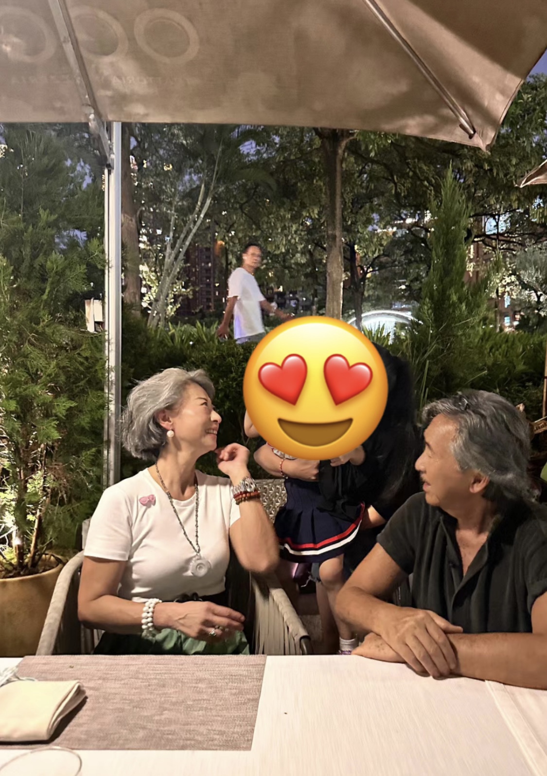 61歲葉蒨文被網民野生捕獲！無P圖真實身型獲讚：根本不像61歲！