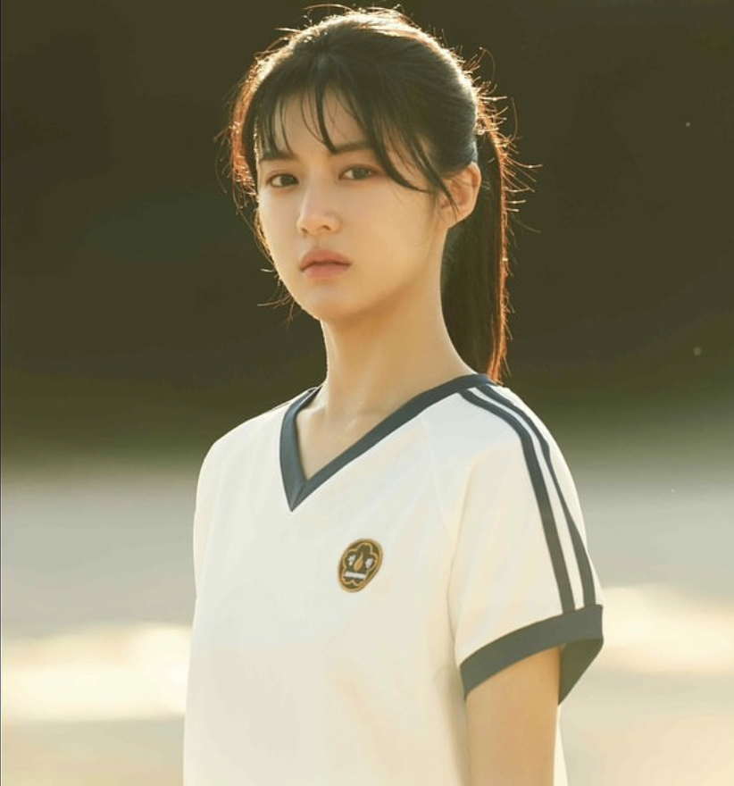 《MOVING異能》27歲高允貞演中學生零違和感！被譽為韓國最美整形範本！