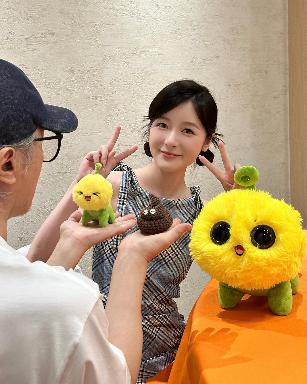 徐嬌學成歸來正式加盟「爸爸」星爺公司！星爺感嘆：周小狄居然變成一個靚女！