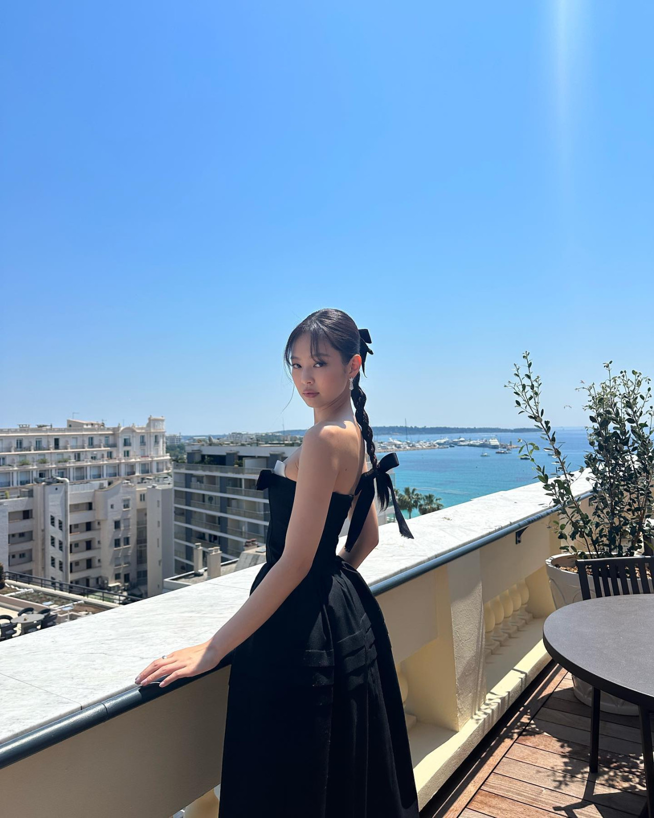 BLACKPINK Jennie廣告發文價目曝光！「帶貨女王」一篇業配即賺幾億港元！