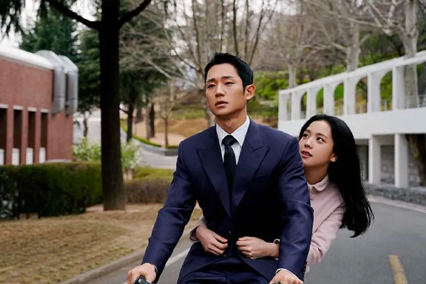 Jisoo新戲《附身》造型被指炒車！妝髮「老土」頸離奇變粗？網民：撞樣劉詩詩！