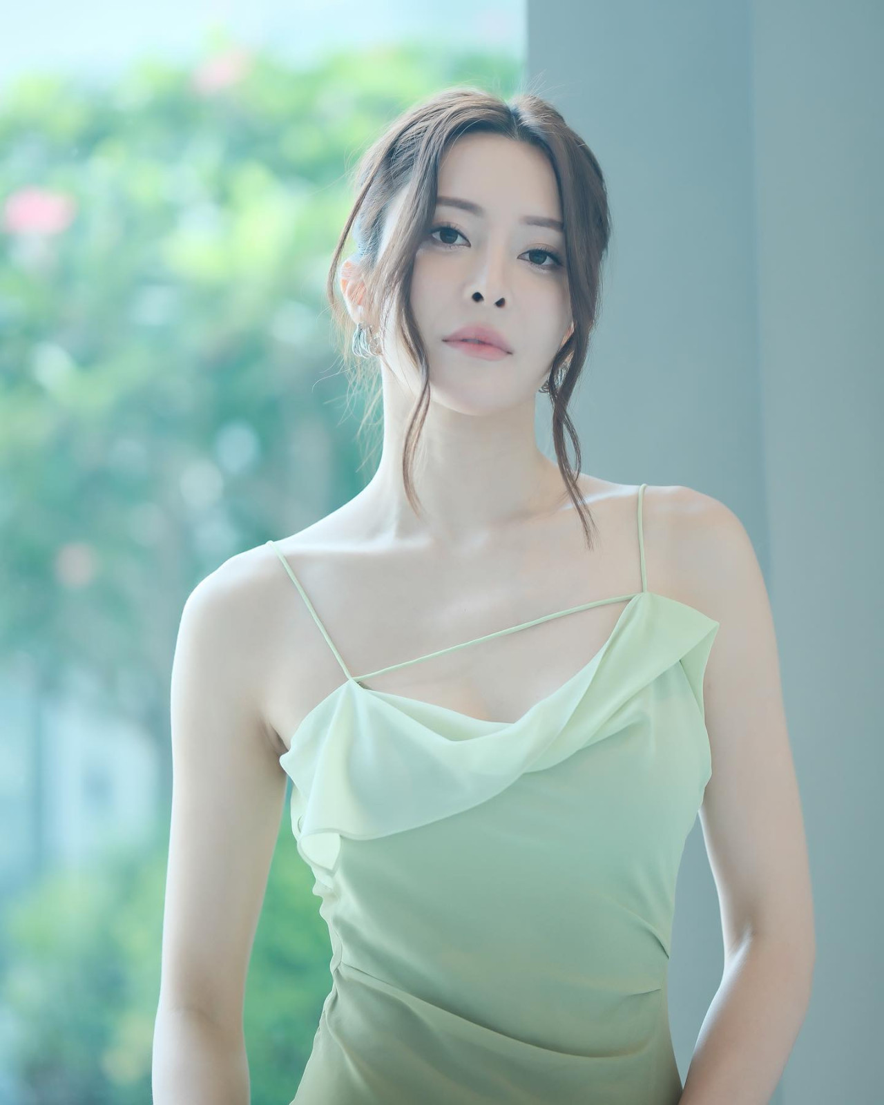 33歲張曦雯小背心曬零贅肉身材！狀態大勇露出小蠻腰！維持女神身材全靠4招！