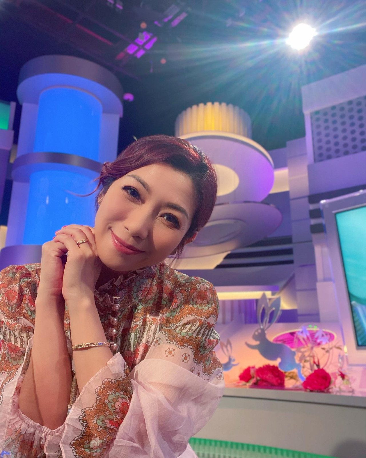 颱風桃芝｜重溫朱凱婷9號風球超敬業主持《東張西望》！狂風下面不改容獲網民大讚！