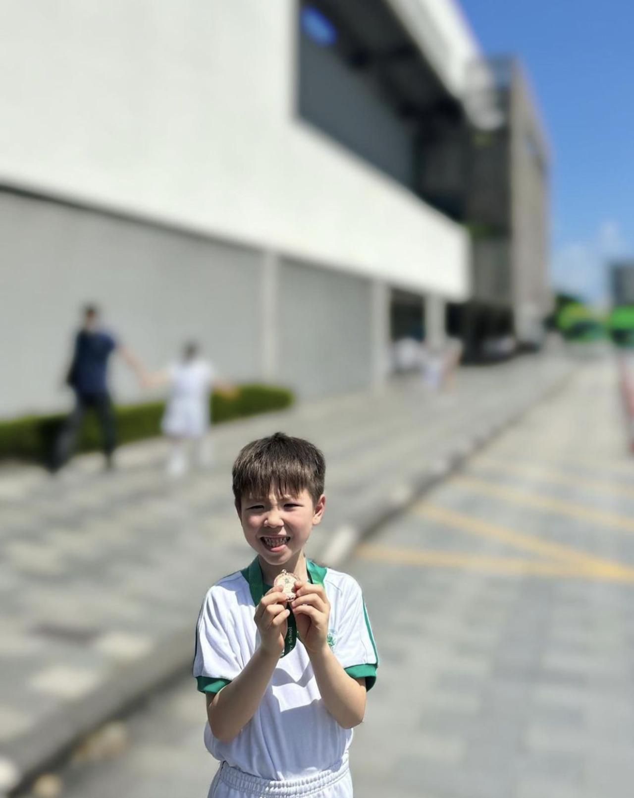 車婉婉6歲混血囝囝勇奪游泳銅牌！竟反問「游水點解要快？」！為打好中文底拒入國際學校！