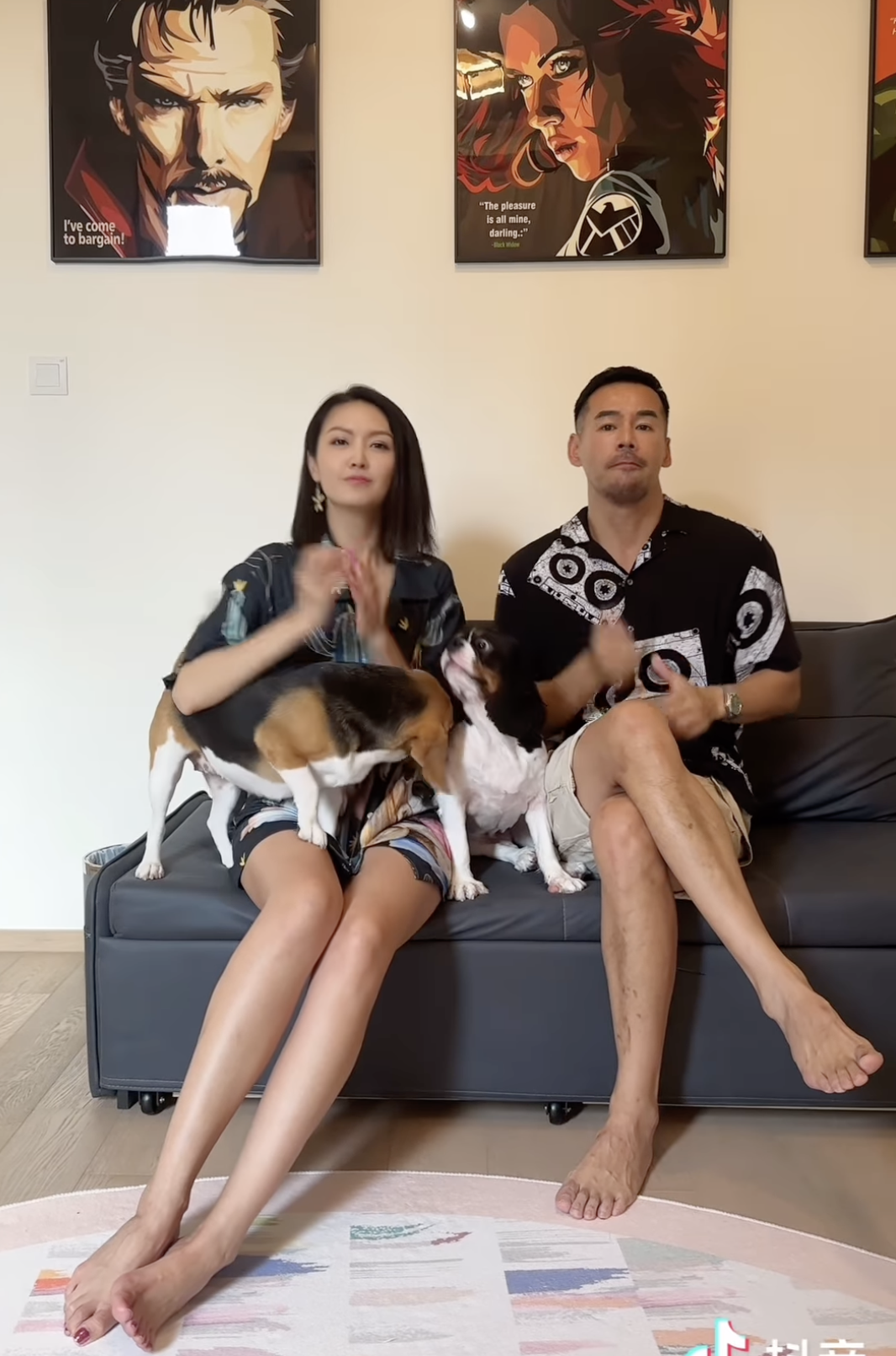 陳庭欣拍片分享愛寵日常！多角度曝光豪宅內部！兩人兩狗五鸚鵡奢華生活！