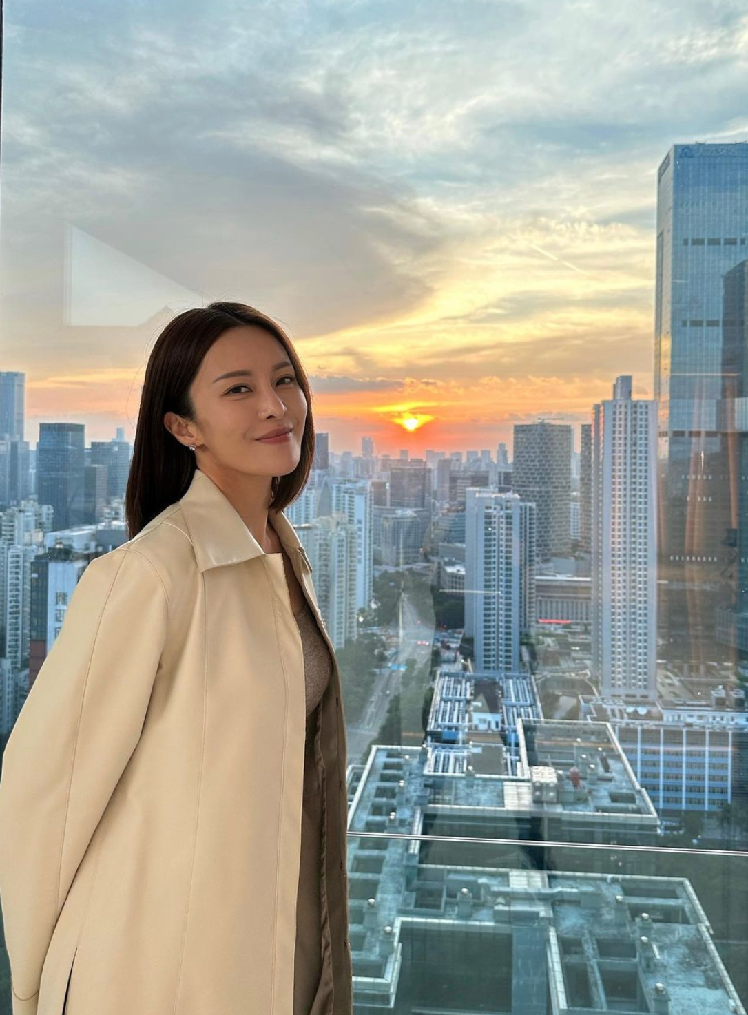 張曦雯大露背挑戰性感高度！性感美背線條超養眼！岑麗香都爆粗激讚！