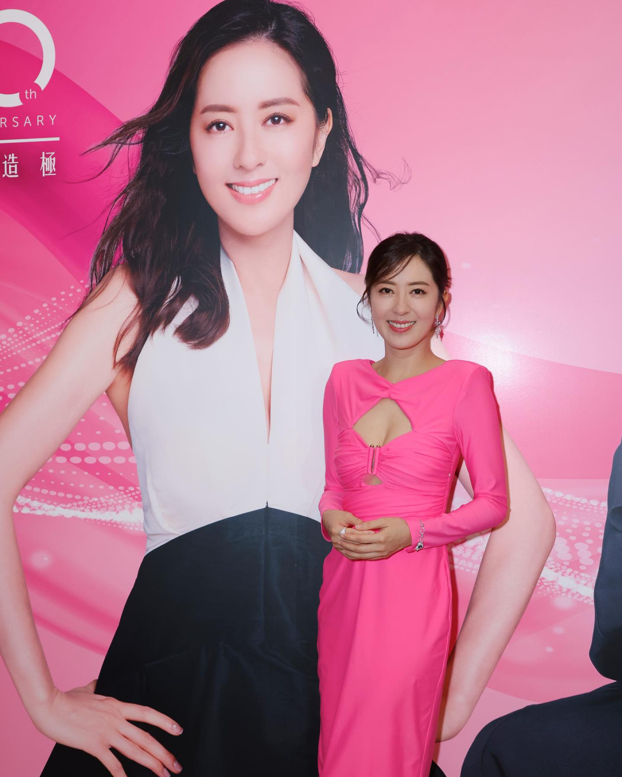 42歲唐詩詠離巢後激罕解放！芭比粉晚裝邪惡設計！網民激讚Keep得好！