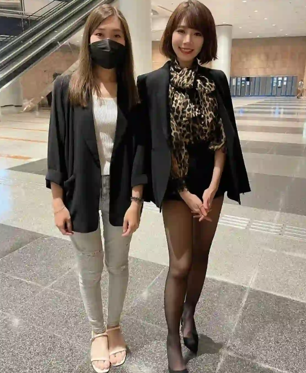 林明禎遭網民野生捕獲！着黑絲騷長腿曲線！真人氣質連女網民都心心眼！