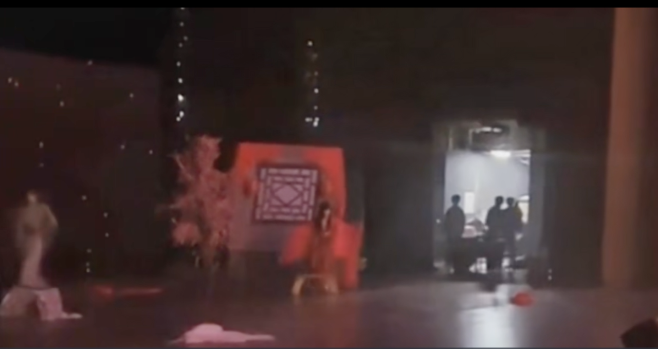 SNH48成員遭鐵製布景板壓到！恐怖畫面網上瘋傳！事件如MIRROR紅館意外！