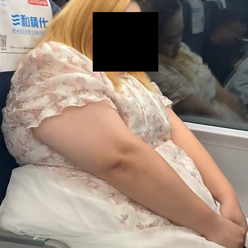 大碼肥胖女生搭高鐵因身軀龐大惹爭議！出門原因是「挑戰自己」！
