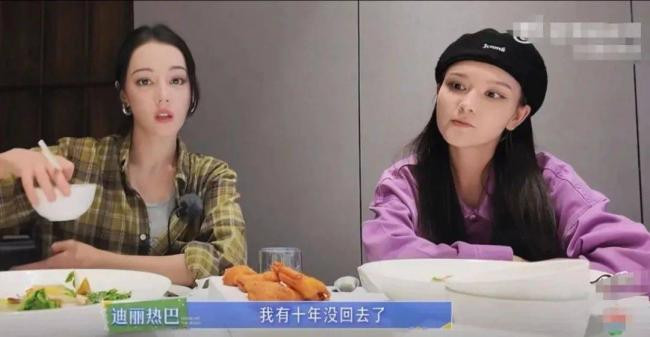 迪麗熱巴高顏值表妹真實外貌曝光！校花比賽舊照被網友翻出：差太遠