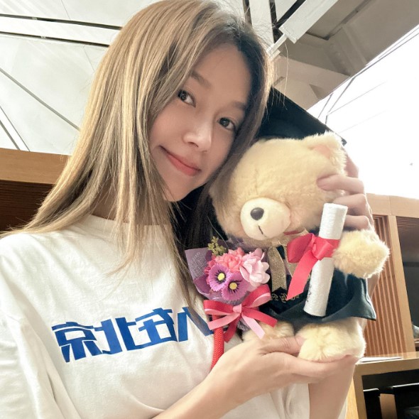 38歲傅嘉莉終極素顏樣曝光！清純真面目與性感形象判若兩人！