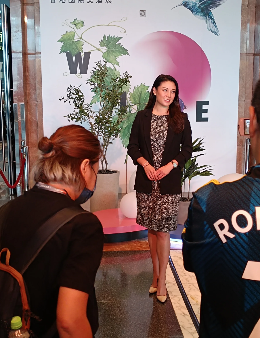 前TVB一線花旦廖碧兒被野生捕獲竟冇人識？曾為廣告天后卻被網民問：這是誰？