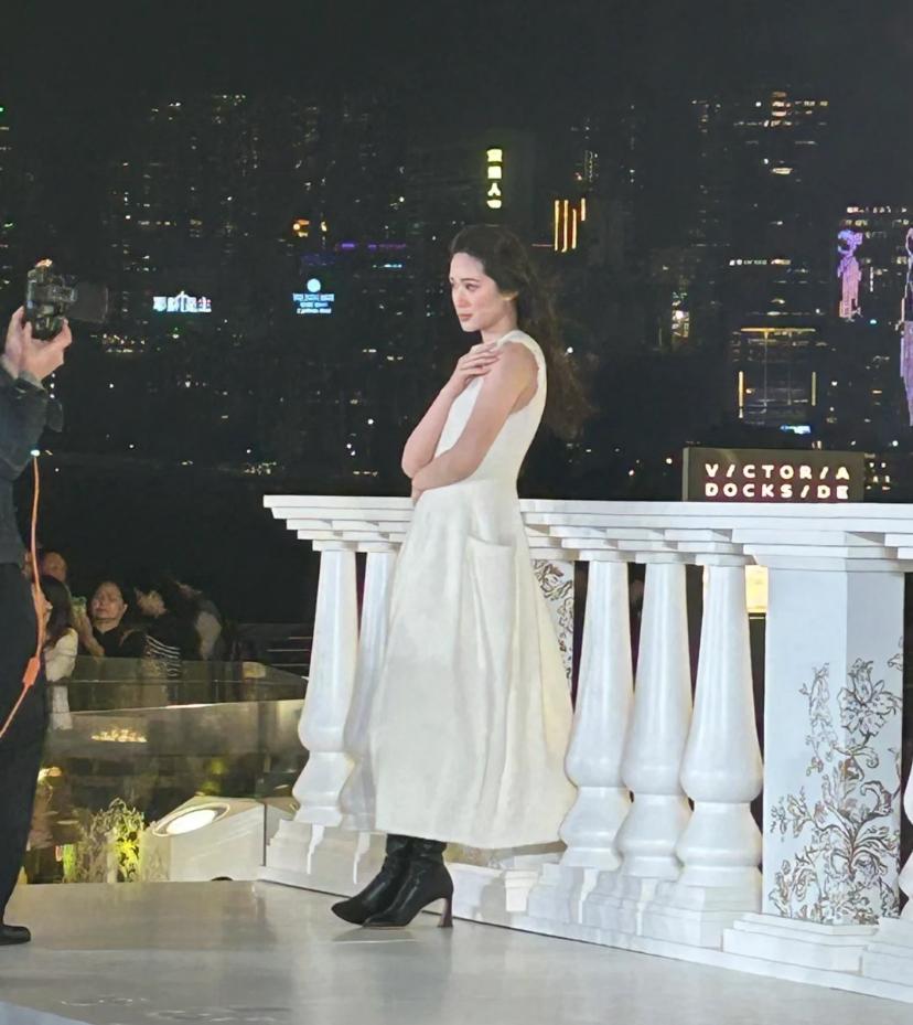 雲浩影被野生捕獲！網民叫不出名字但激讚膚白貌美身材好！