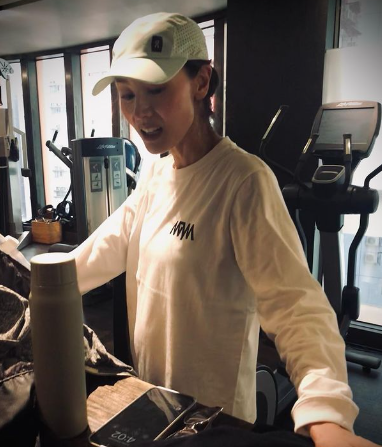 李嘉欣意外曝光豪宅內部？大美人運動look晒fit爆身段！