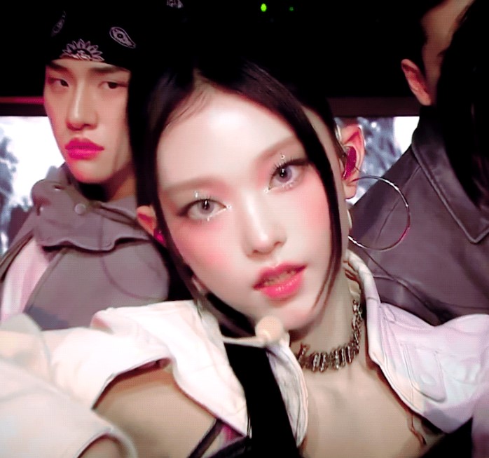 NewJeans Haerin舞台造型太像貓咪！網民直呼容貌猶如AI！