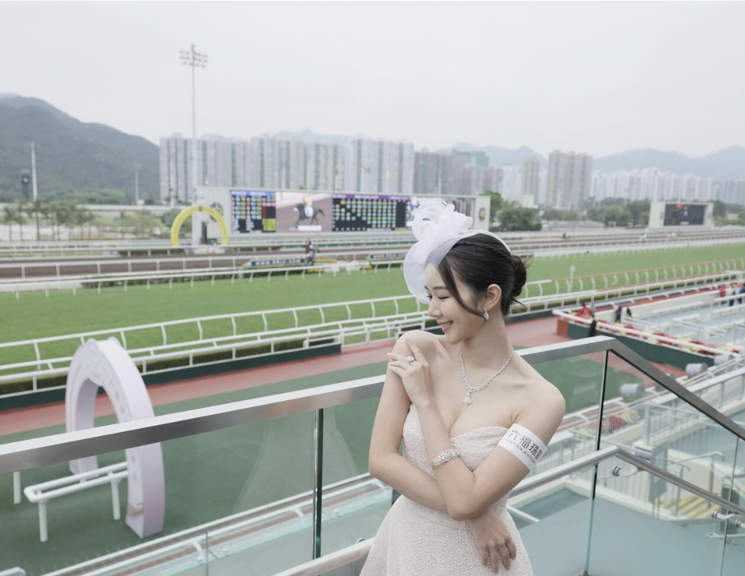 麥明詩低胸谷事業線艷壓馬場！上圍升級好清涼無懼寒風入體！