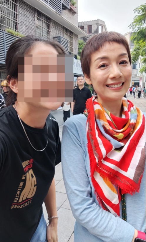 視后江美儀被野生捕獲影合照！網民激讚親民打破臭脾氣傳聞！