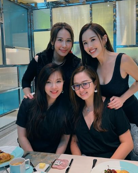 03年港姐久違重聚廿年友誼不變！亞軍楊洛婷保養得宜更勝冠軍曹敏莉！