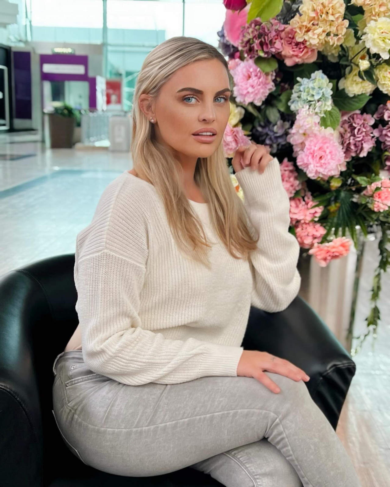 網紅扮抑鬱呃錢整容！賣相狂吸金！引退後拍賣隆胸矽膠：大賺一筆！