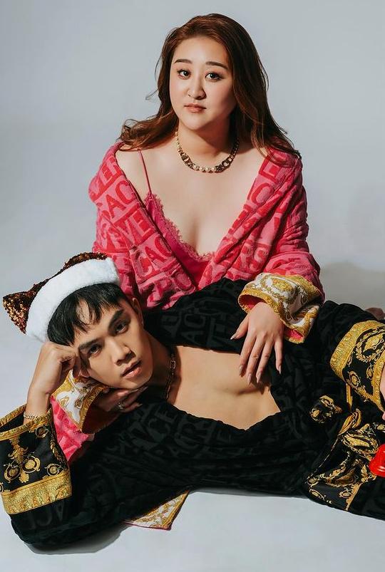 億萬駙馬伍富橋與老婆公開性感寫真相！夫妻親密姿勢極震撼視覺！